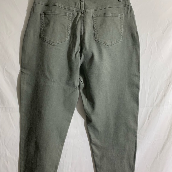 Cherokee Women Green midrise tapered plus size jeans stretch denim. Size: 20W. - Picture 5 of 9